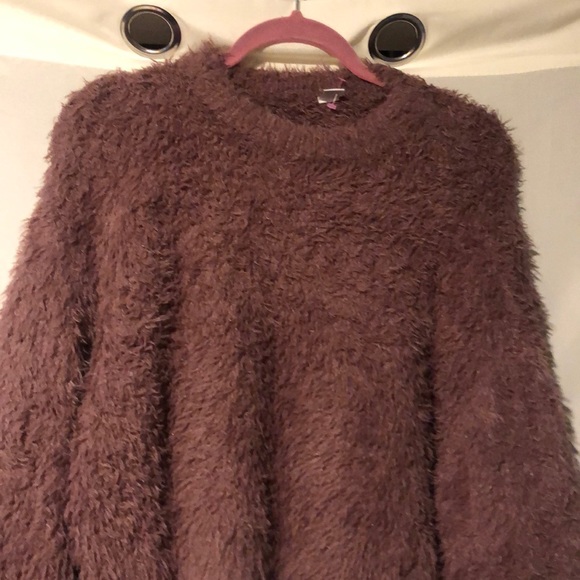 Twik Fuzzy sweater size Medium - Picture 2 of 6